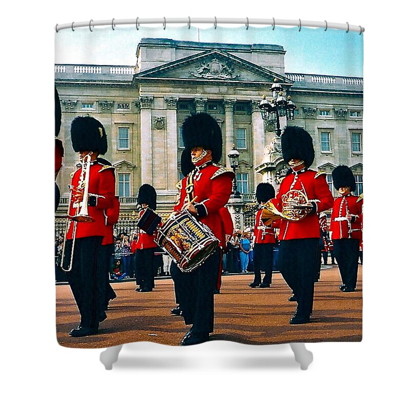 Buckingham Palace Shower Curtain featuring the photograph Changing Of The Guard by Denise Mazzocco