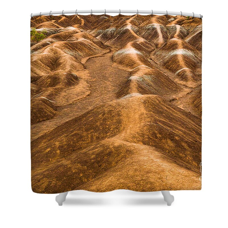 Bad Shower Curtain featuring the photograph Cheltenham Badlands by Les Palenik