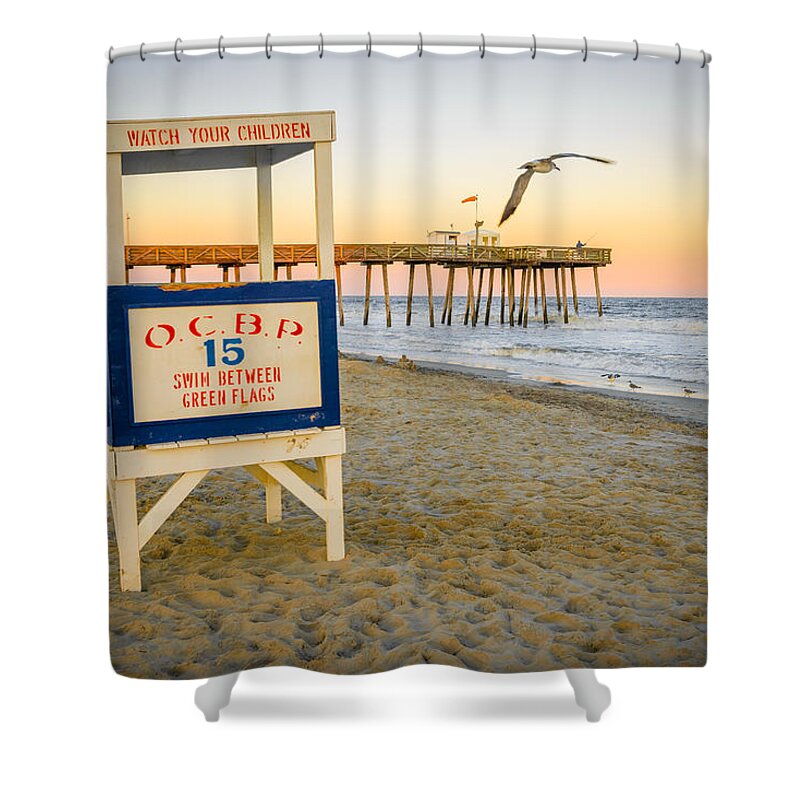 Photobomb Shower Curtain featuring the photograph Days End by Mark Rogers