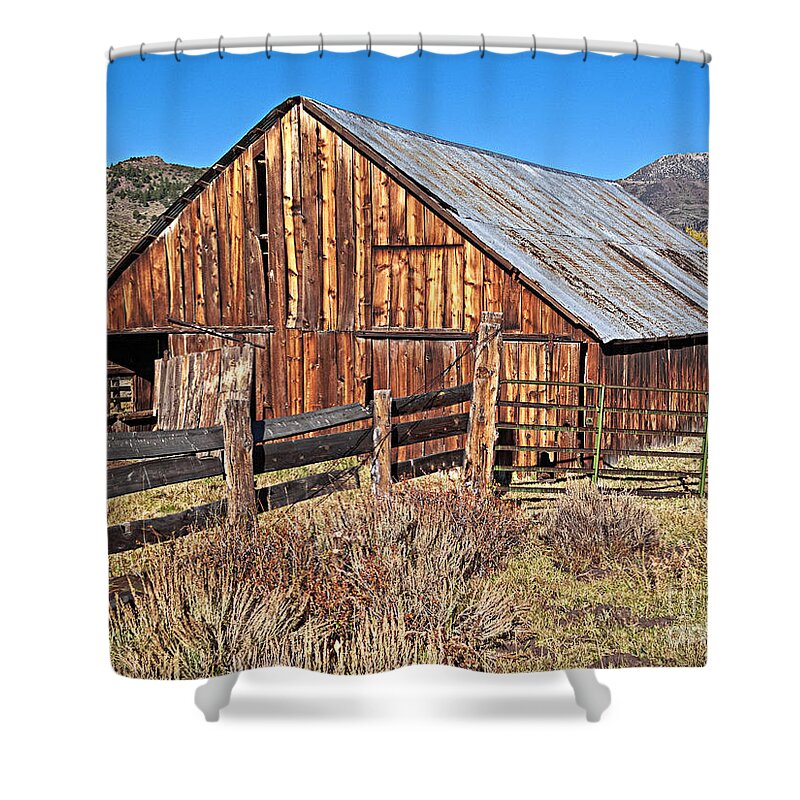 Range Barn Shower Curtain featuring the photograph Fall Range Barn by L J Oakes