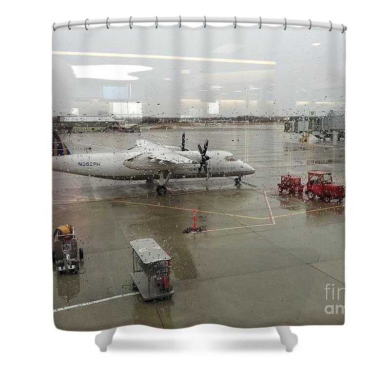 Airplane Shower Curtain featuring the photograph Flying Flint by Joseph Yarbrough