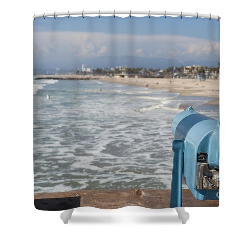 Manhattan Shower Curtain featuring the photograph Looking for you by David Zanzinger