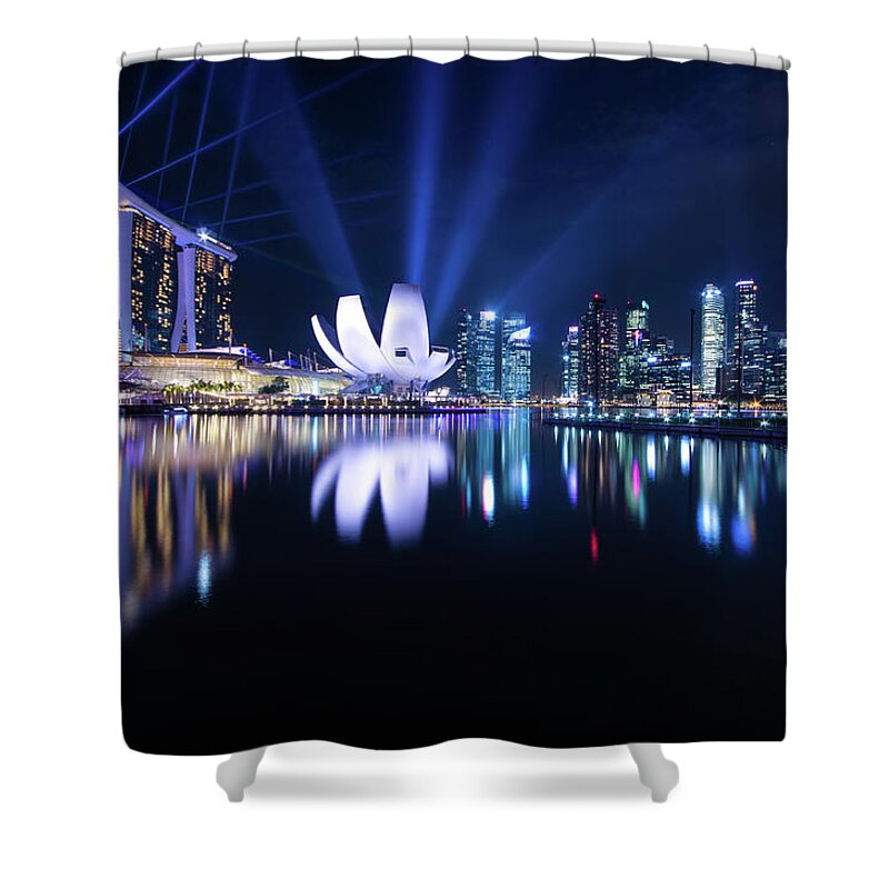 Tranquility Shower Curtain featuring the photograph Marina Bay, Singapore by Guo Xiang Chia