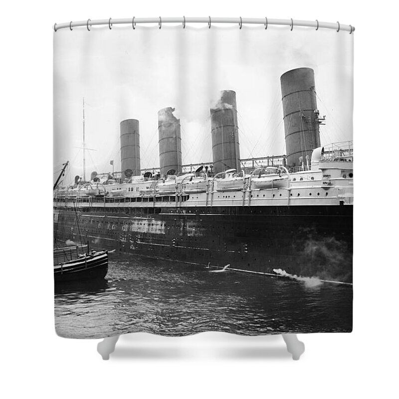 1910 Shower Curtain featuring the photograph New York Lusitania by Granger