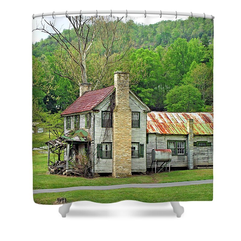 Duane Mccullough Shower Curtain featuring the photograph Old House in Penrose NC by Duane McCullough