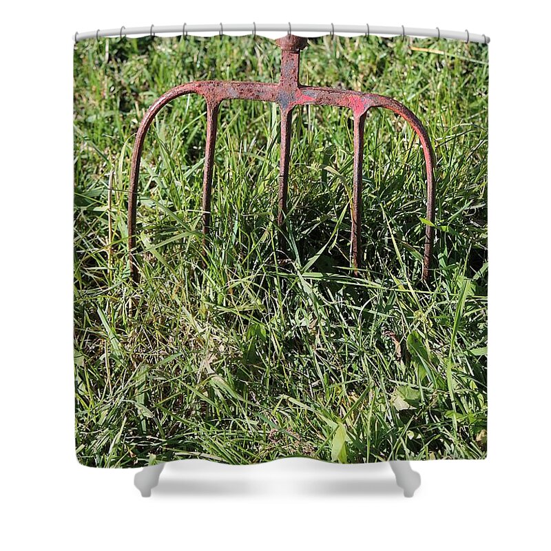 Pitch Fork Shower Curtain featuring the photograph Old Pitch Fork by Ann E Robson