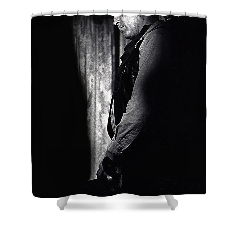 Robert Mitchum Young Billy Young Old Tucson Keyhole Black And White Otho Lovering Stagecoach Angie Dickinson Profile Shower Curtain featuring the photograph Robert Mitchum Young Billy Young Old Tucson 1968 by David Lee Guss