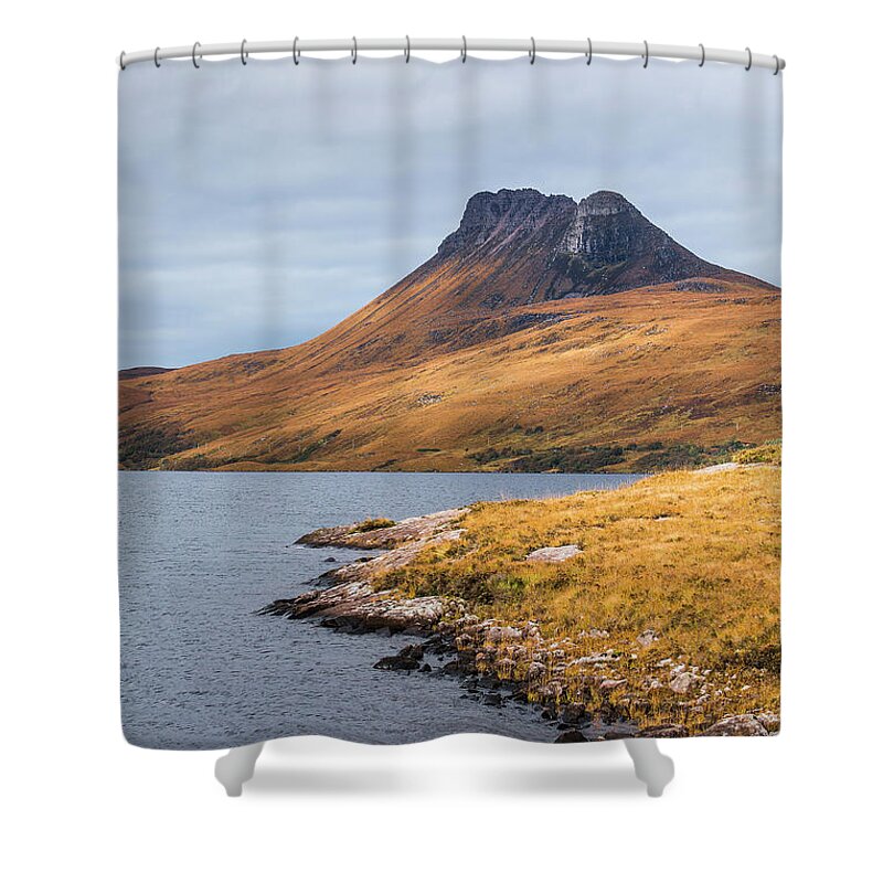 Scenics Shower Curtain featuring the photograph Stac Pollaidh by José Gieskes Fotografie