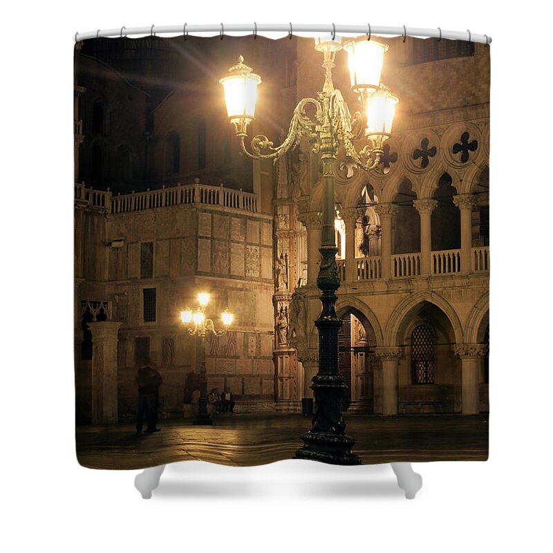 Stret Light Shower Curtain featuring the photograph The light by Ron Harpham