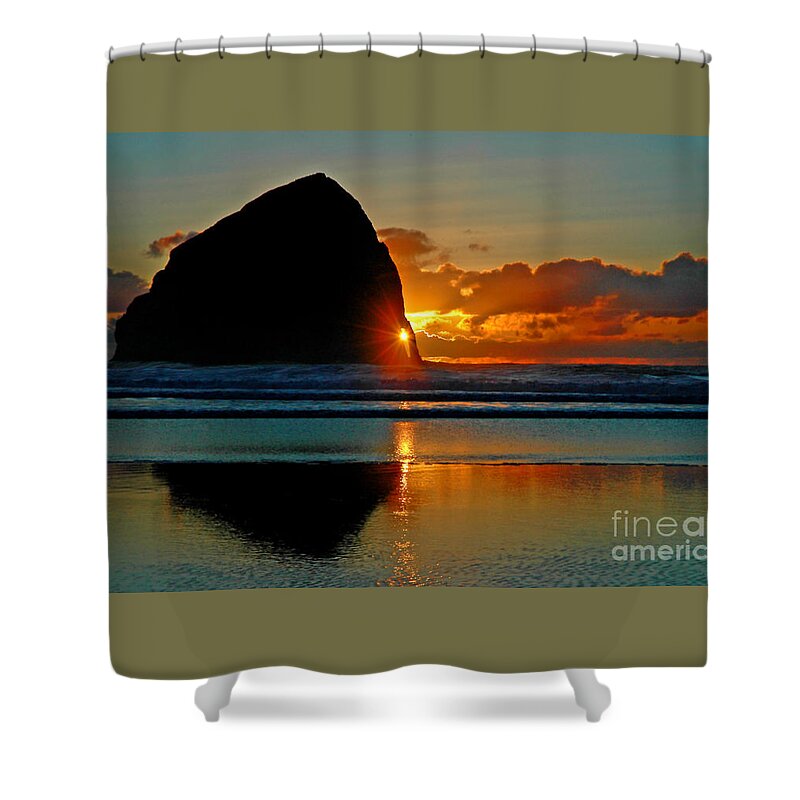 Pacific Shower Curtain featuring the photograph Threading The Needle by Nick Boren