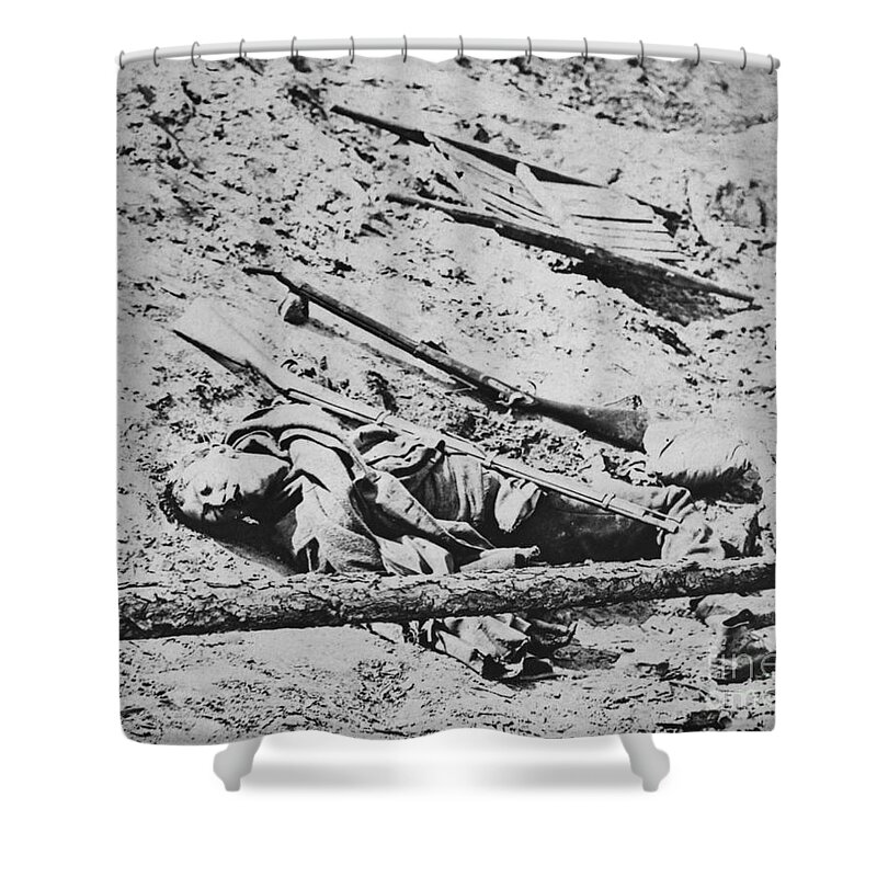 Dead Shower Curtain featuring the photograph Battlefield Of Manassas by Photo Researchers