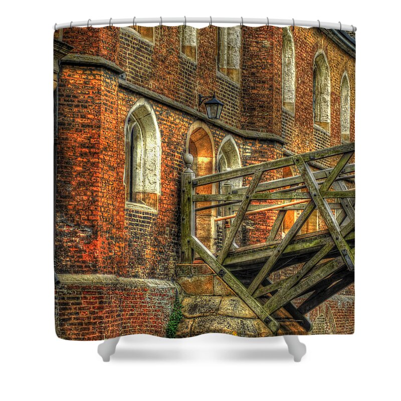 Cambridge Shower Curtain featuring the photograph Queens' College And Mathematical Bridge by Yhun Suarez