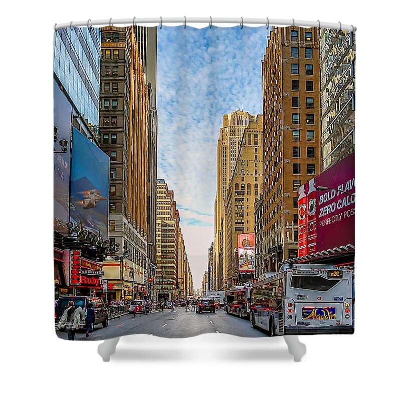 Manhattan Shower Curtain featuring the photograph A pause in traffic by The Flying Photographer