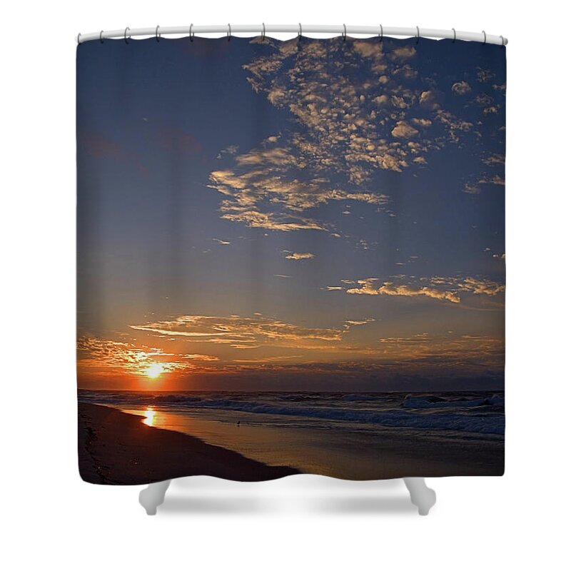 Seas Shower Curtain featuring the photograph Beauty by Newwwman