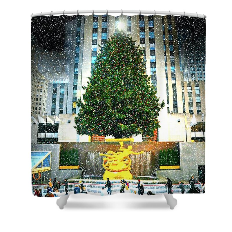 Rockefeller Center Christmas Tree 2015 Shower Curtain featuring the photograph Christmas Tree 2015 by Diana Angstadt