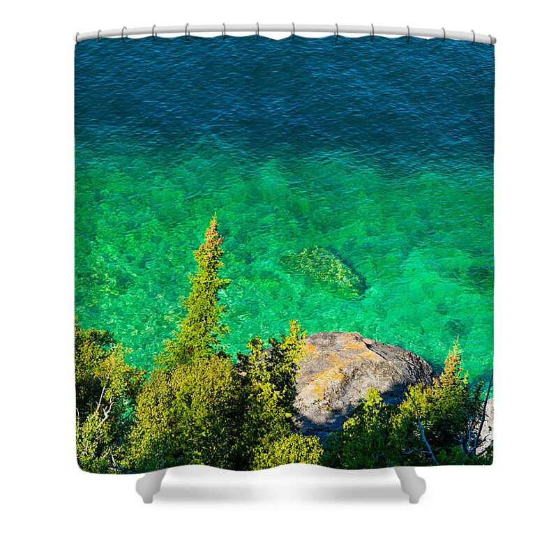 Bruce Peninsula Shower Curtain featuring the photograph Clear waters of Georgian Bay by Les Palenik