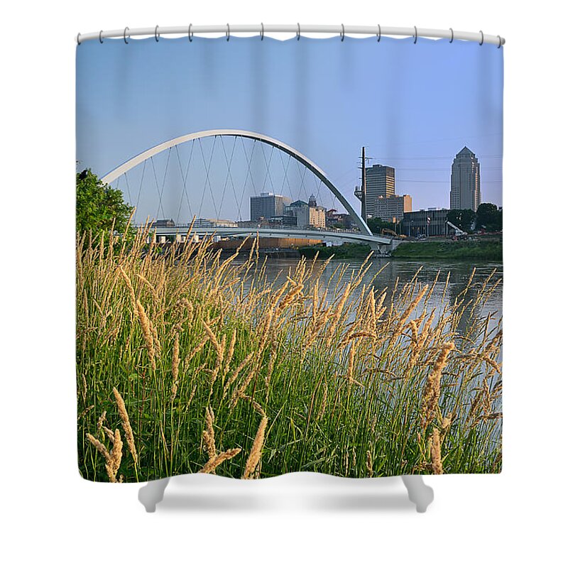 Des Moines Iowa Skyline Shower Curtain featuring the photograph Des Moines Skyline 4806 by Ken DePue