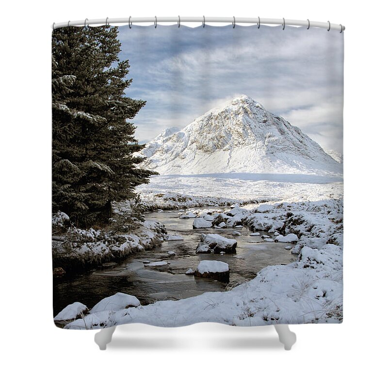  Buachaille Etive Mor Shower Curtain featuring the photograph Glencoe Winter View by Grant Glendinning