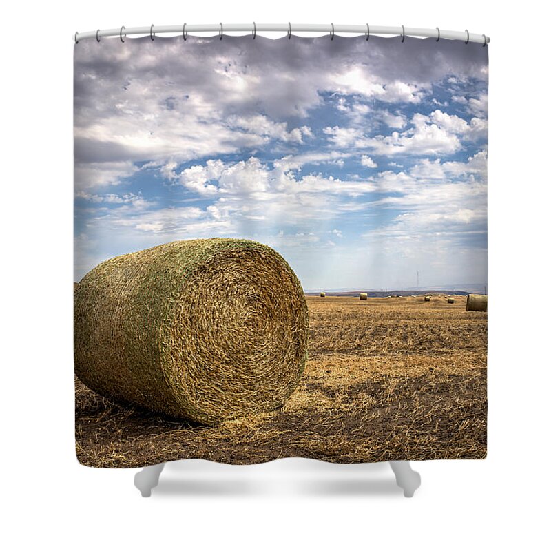 Lewiston Idaho Id Clarkston Washington Wa Lc-valley Lc Valley Pacific Northwest Lewis Clark Landscape Palouse Hay Haybale Bale Roll Field Blue Sky White Clouds Shower Curtain featuring the photograph Idaho Hay Bale by Brad Stinson