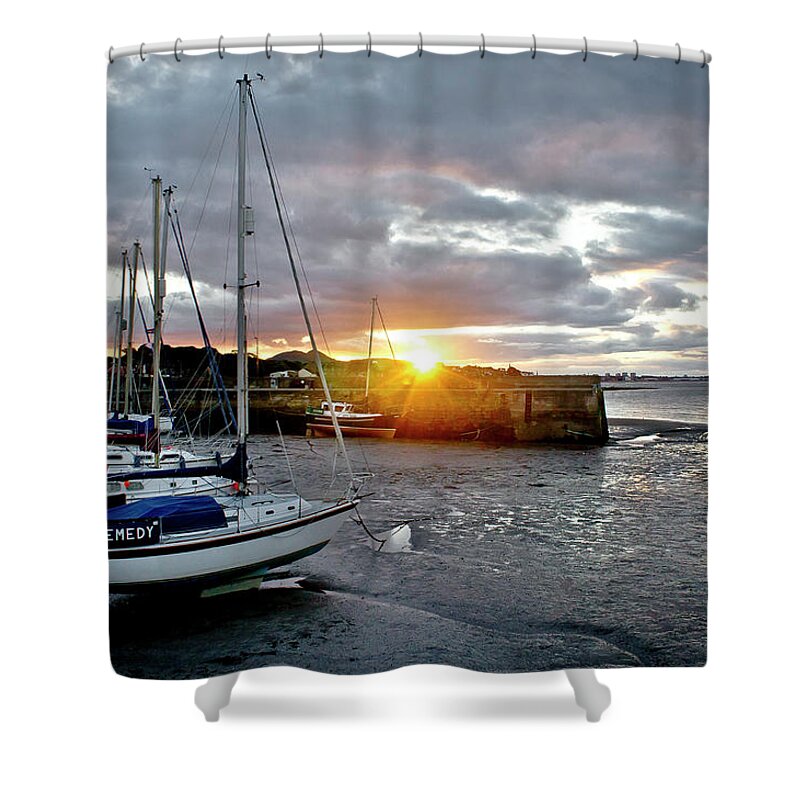 Sunset Shower Curtain featuring the photograph In the rays of the setting sun. by Elena Perelman