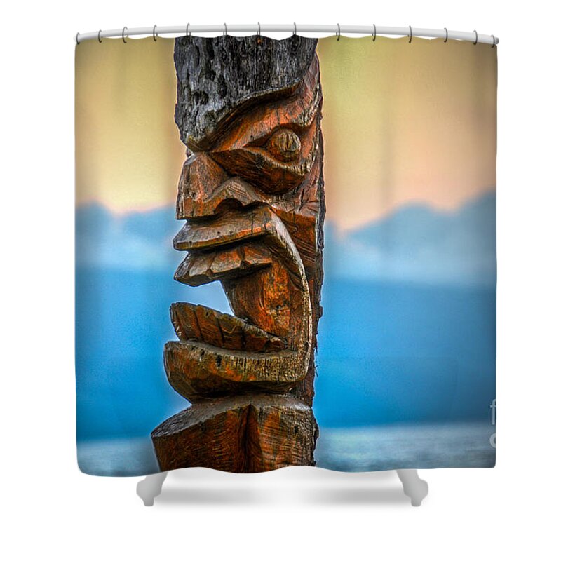 Ka'anapali Shower Curtain featuring the photograph Ka'anapali Tiki by Kelly Wade