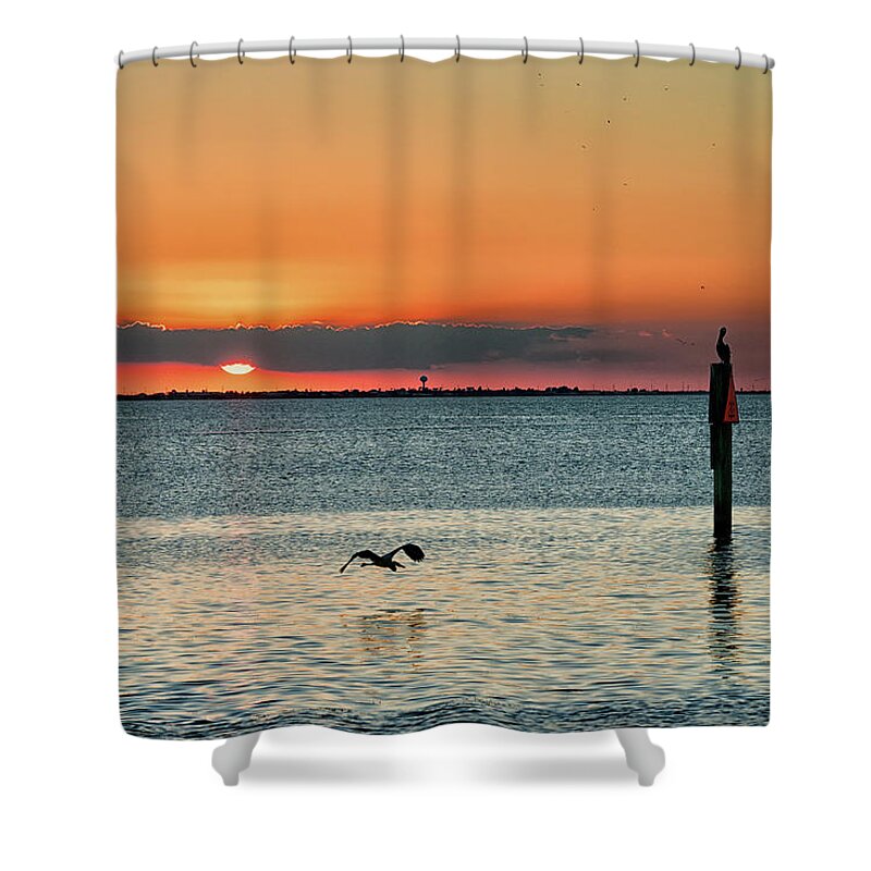 Beautiful Sunset Shower Curtain featuring the photograph Laguna Vista Sunset by Victor Culpepper