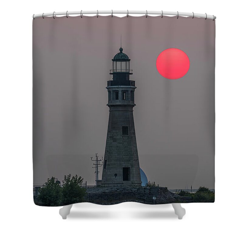 Beautiful Shower Curtain featuring the photograph Lake Erie Sunset by Dave Niedbala
