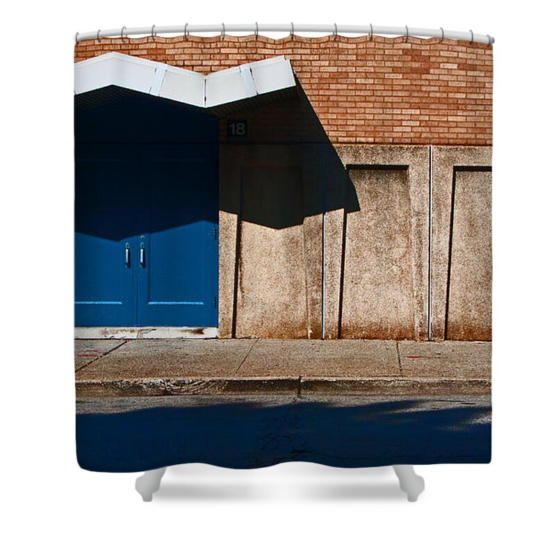 Architecture Shower Curtain featuring the photograph Louisville Wave by George D Gordon III