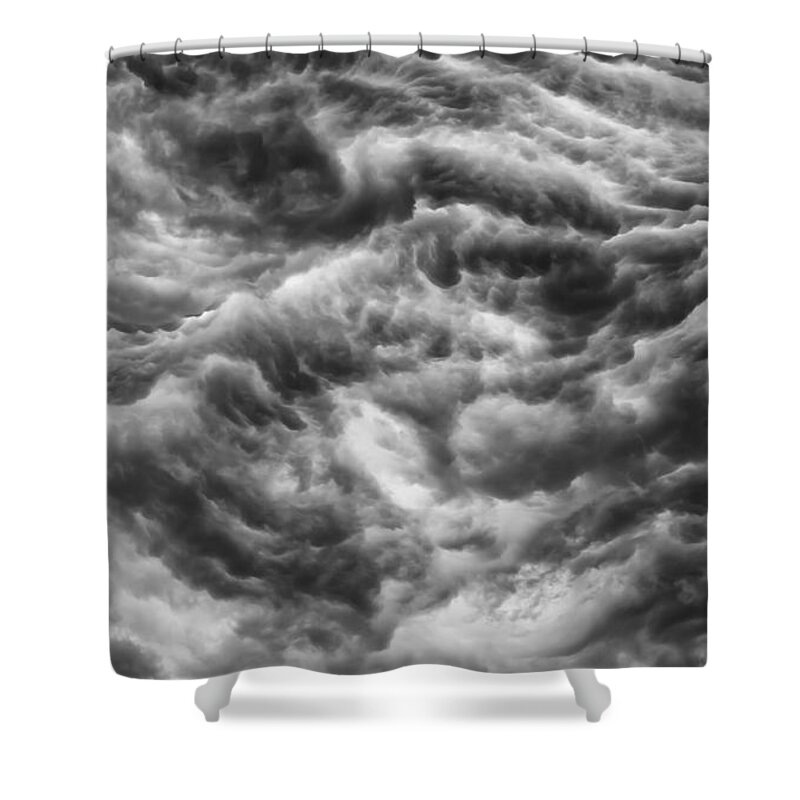 Storm Clouds Shower Curtain featuring the photograph No where to go by Charles McCleanon