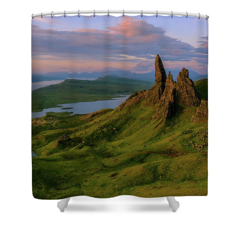 Skye Shower Curtain featuring the photograph Old Man of Storr by Rob Davies