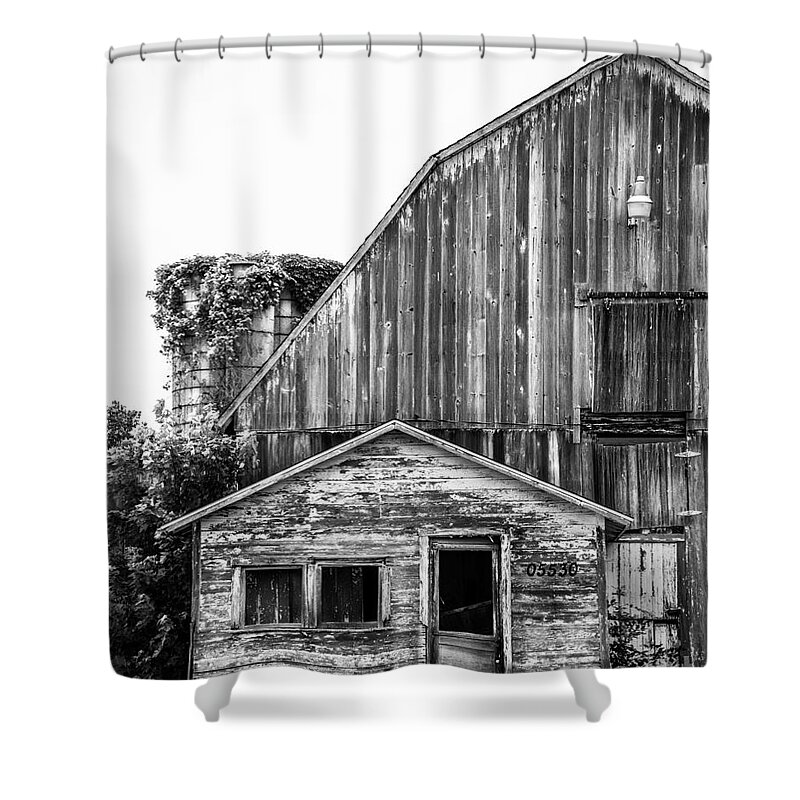 Barn Shower Curtain featuring the photograph Route 66 Barn 1 by Michael Arend