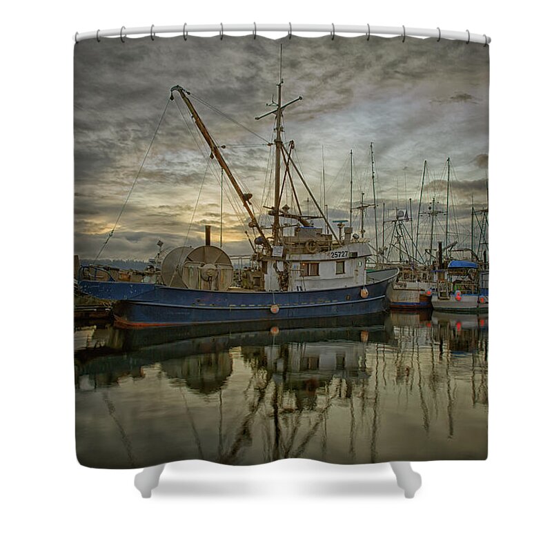 Royal Banker Shower Curtain featuring the photograph Royal Banker by Randy Hall