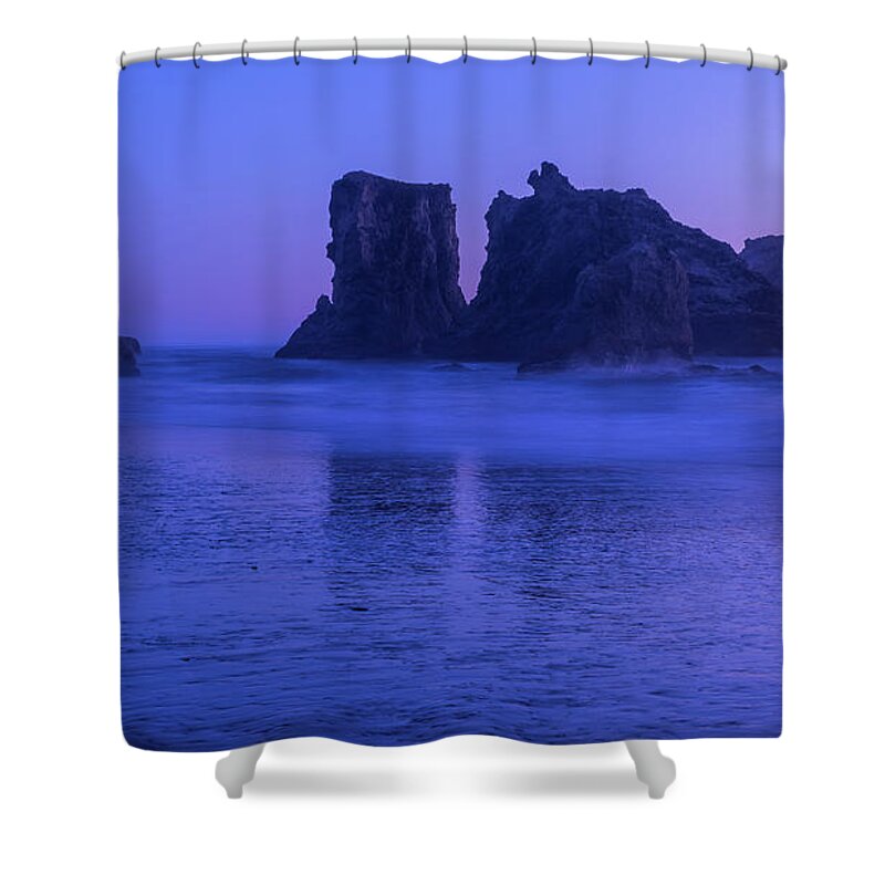 Bandon Shower Curtain featuring the photograph Seastack Sunset in Bandon by Brenda Jacobs