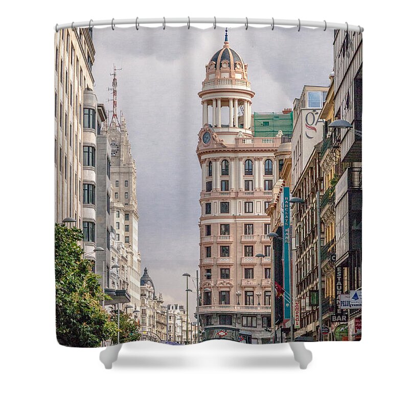 Gran Via Shower Curtain featuring the photograph Spanish Broadway by W Chris Fooshee