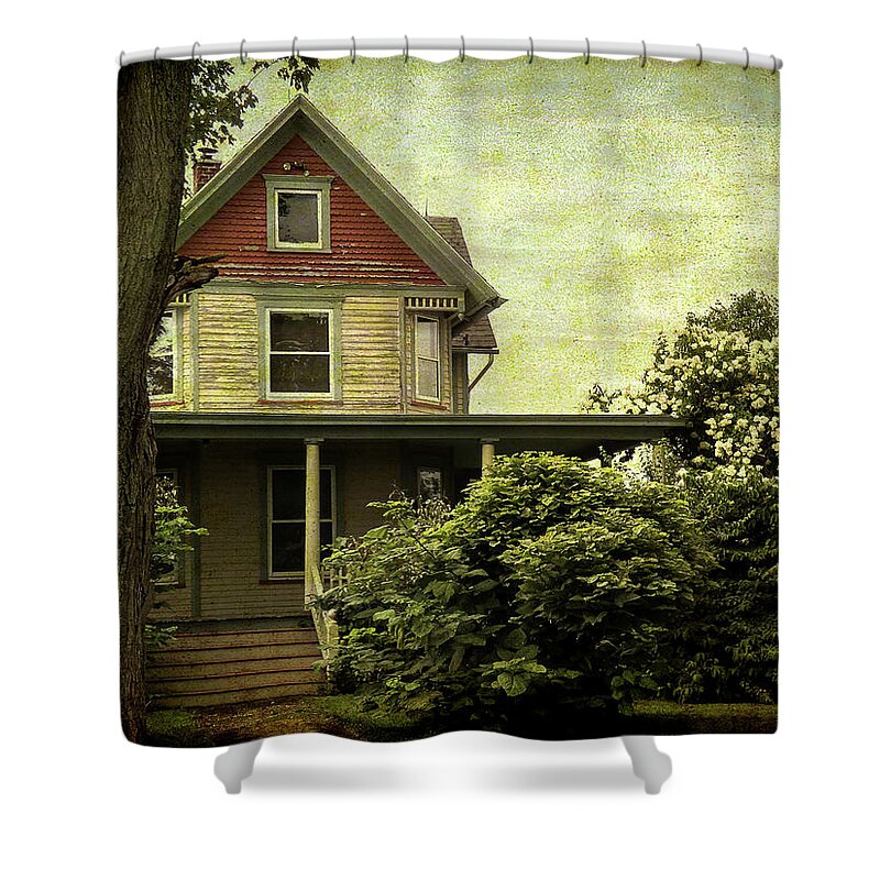 Siding Shower Curtain featuring the photograph This Old House by Leslie Montgomery