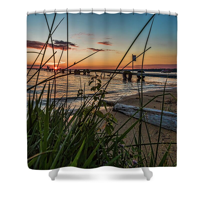 Sunset Shower Curtain featuring the photograph Tonights sunset by Joe Holley