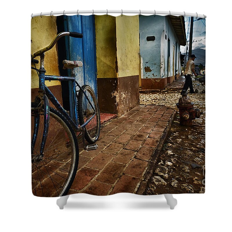 Bicycle Shower Curtain featuring the photograph Trinidad streets by Jose Rey