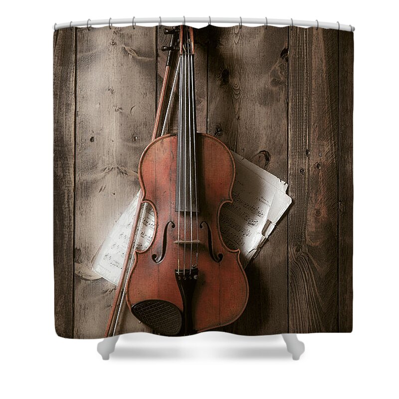 Bow Shower Curtain featuring the photograph Violin by Garry Gay