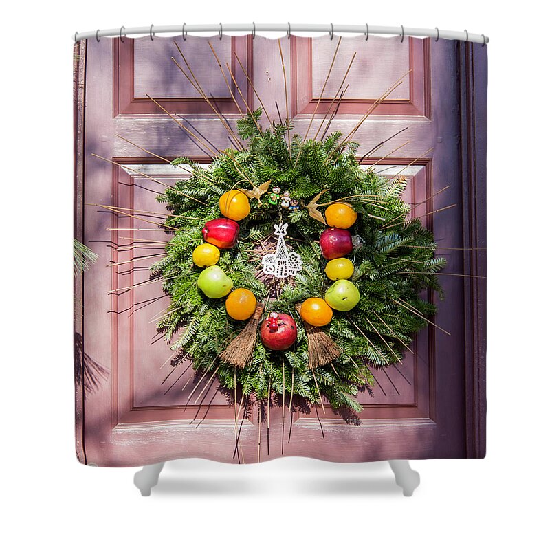 2015 Shower Curtain featuring the photograph Williamsburg Wreath 53 by Teresa Mucha