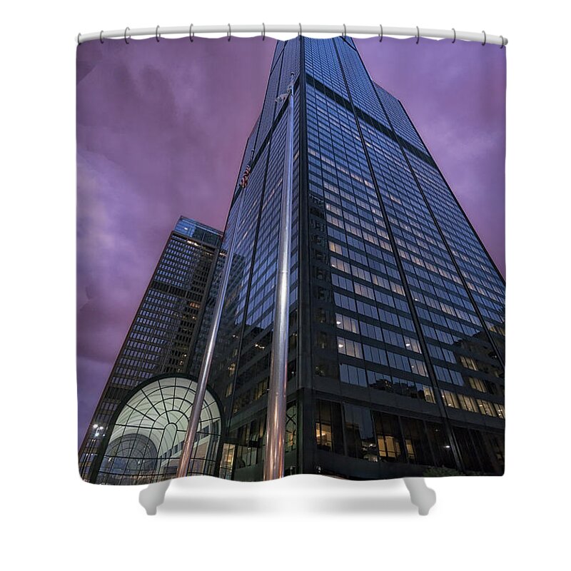 Chicago Shower Curtain featuring the photograph Willis Sears Tower at dusk by Izet Kapetanovic