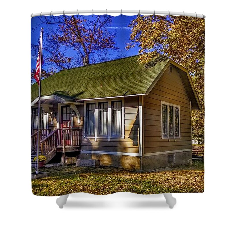 Lincoln Park Shower Curtain featuring the photograph Lincoln Park History Museum by Christopher Lotito