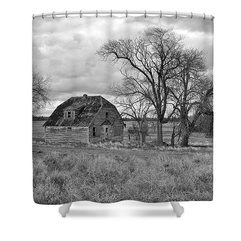 Abandoned Shower Curtain featuring the photograph Abandoned Farmhouse - Lincoln County #2 by Jerry Abbott