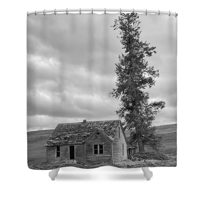 Abandoned Shower Curtain featuring the photograph Abandoned Farmhouse - Lincoln County #3 by Jerry Abbott