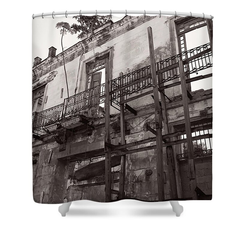 Cuba Shower Curtain featuring the photograph Abandoned Havana Building by M Kathleen Warren