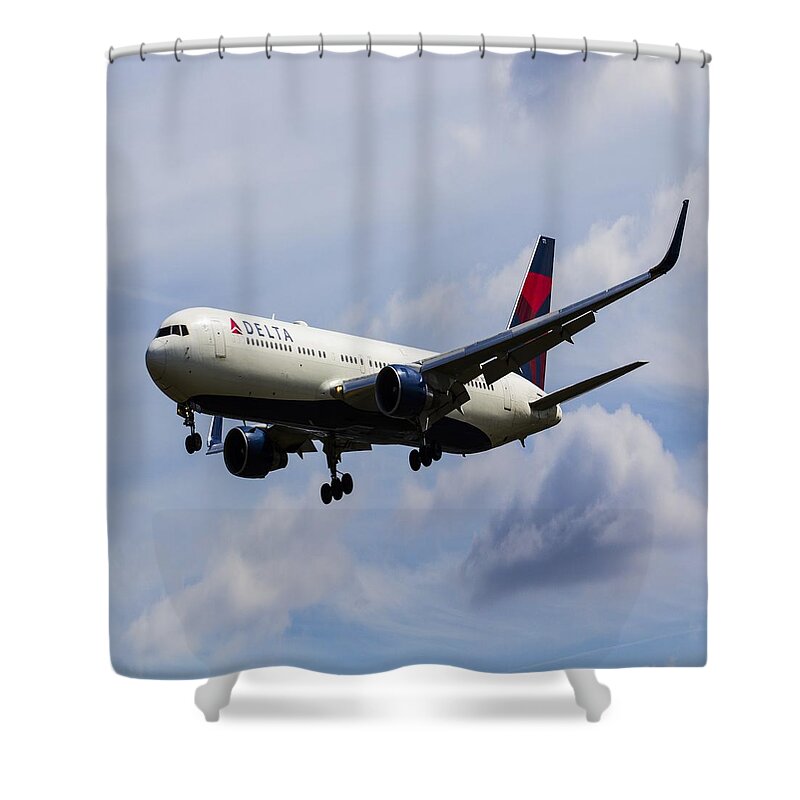 Delta Shower Curtain featuring the photograph Delta Airlines Boeing 767 #1 by David Pyatt