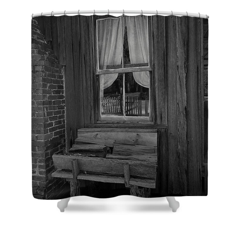 Chesser Plantation Shower Curtain featuring the photograph Chesser Plantation Window by John Simmons