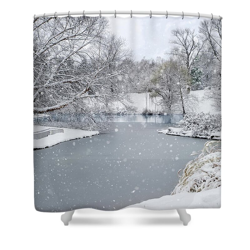 Snow Cincinnati Winter January Springgrove Sprsping Grove Shower Curtain featuring the photograph Winter Landscape by Ed Taylor