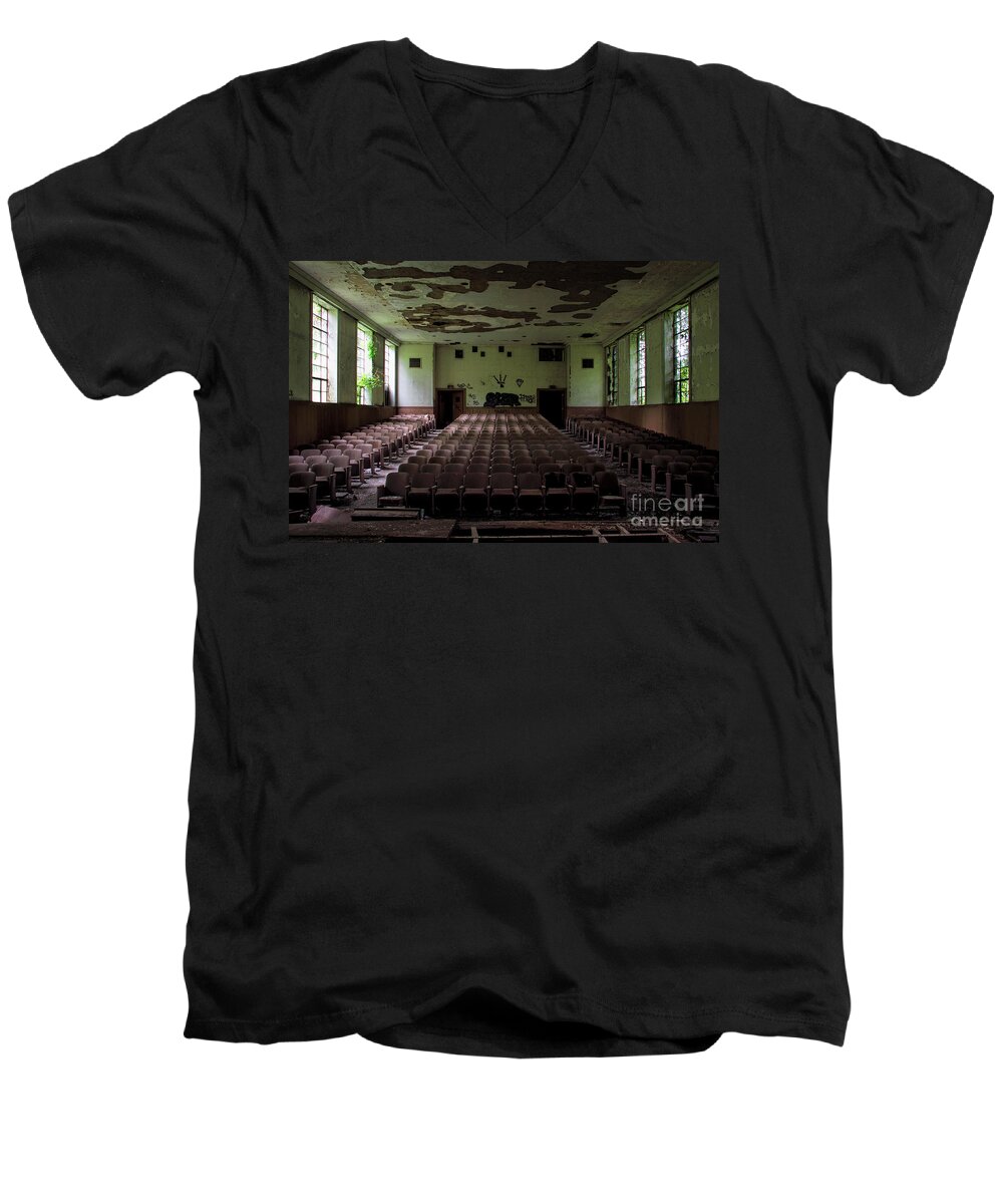 Bennett College Men's V-Neck T-Shirt featuring the photograph Rear View #1 by Rick Kuperberg Sr