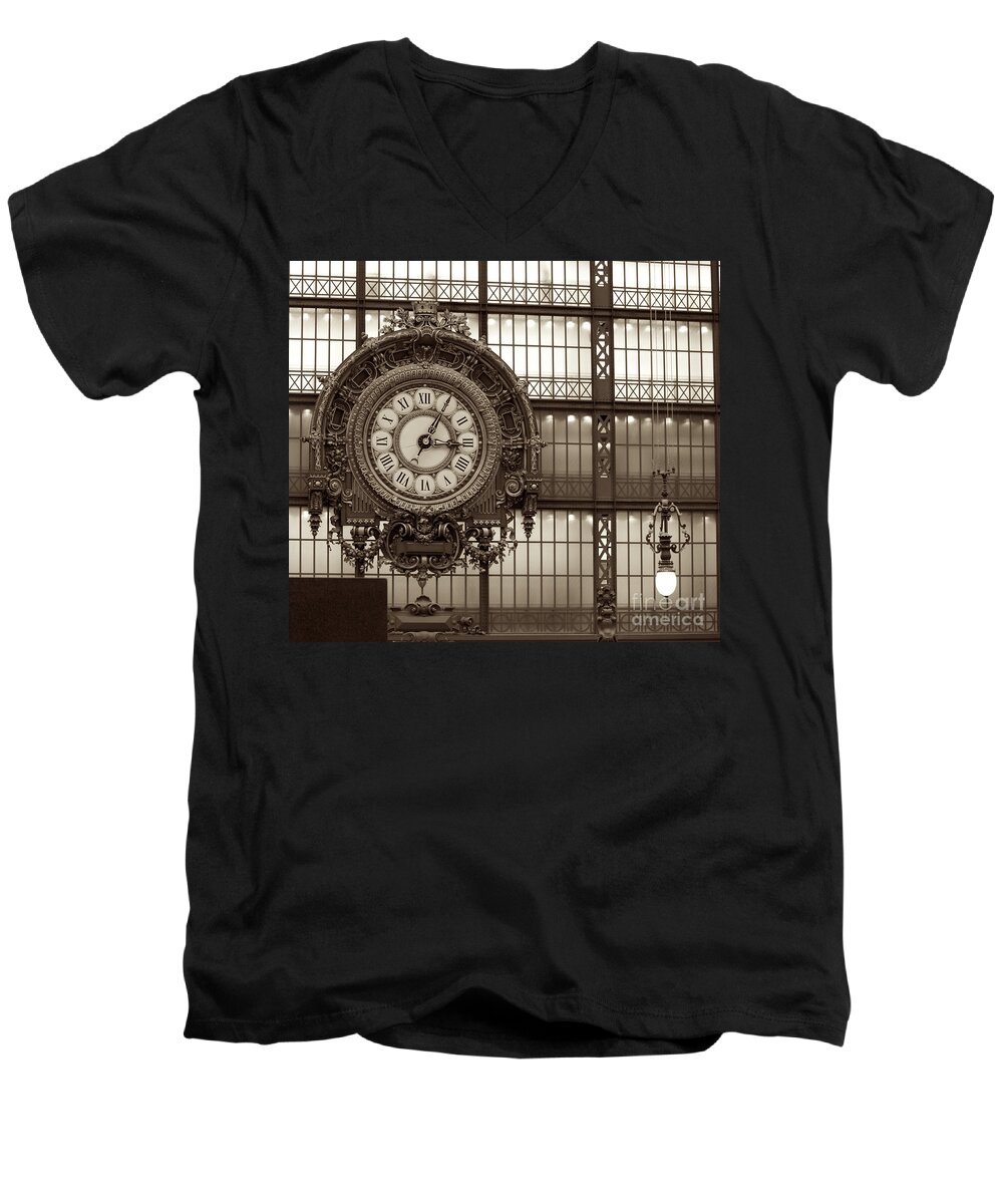 Clock Men's V-Neck T-Shirt featuring the photograph Accendimi il Tempo by Donato Iannuzzi