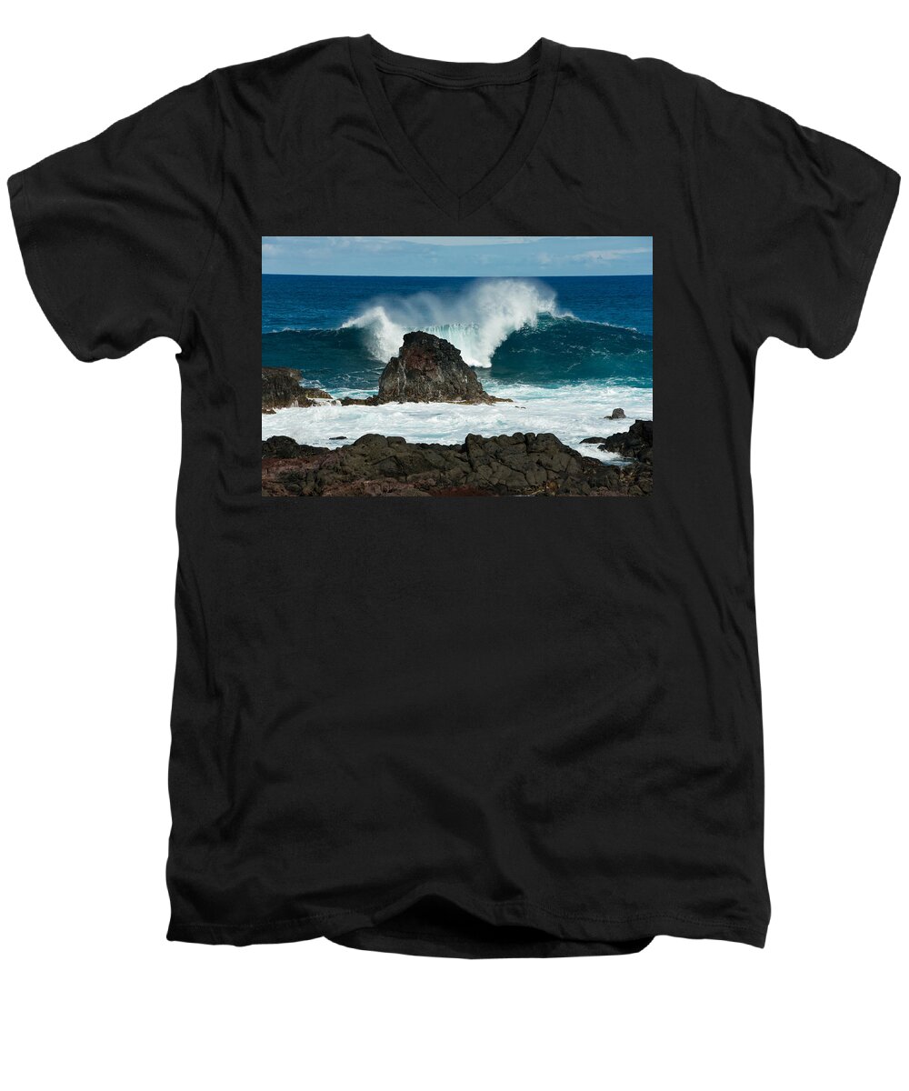 Wave Men's V-Neck T-Shirt featuring the photograph Akahanga Wave 2 by Kent Nancollas